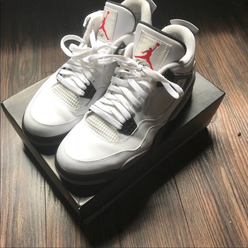 Air Jordan Retro 4 Cements
